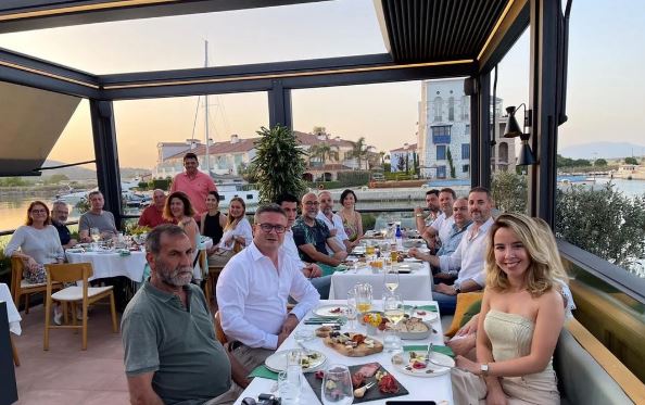 Alaçatı Turizm Derneği üyeleri moral yemekleri