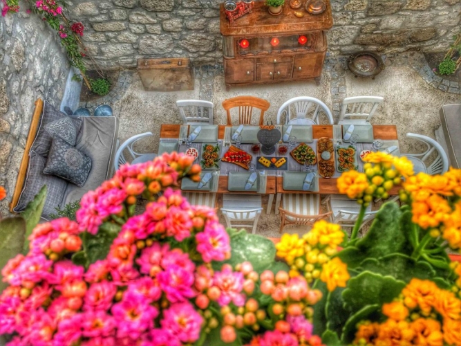 CREAM HOTEL